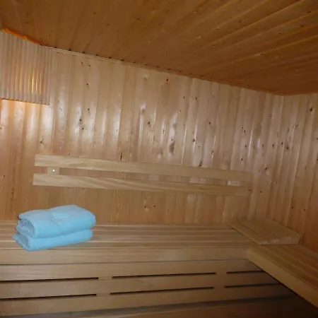 Onder De Peppel Met Sauna En Jacuzzi * Wijk en Aalburg